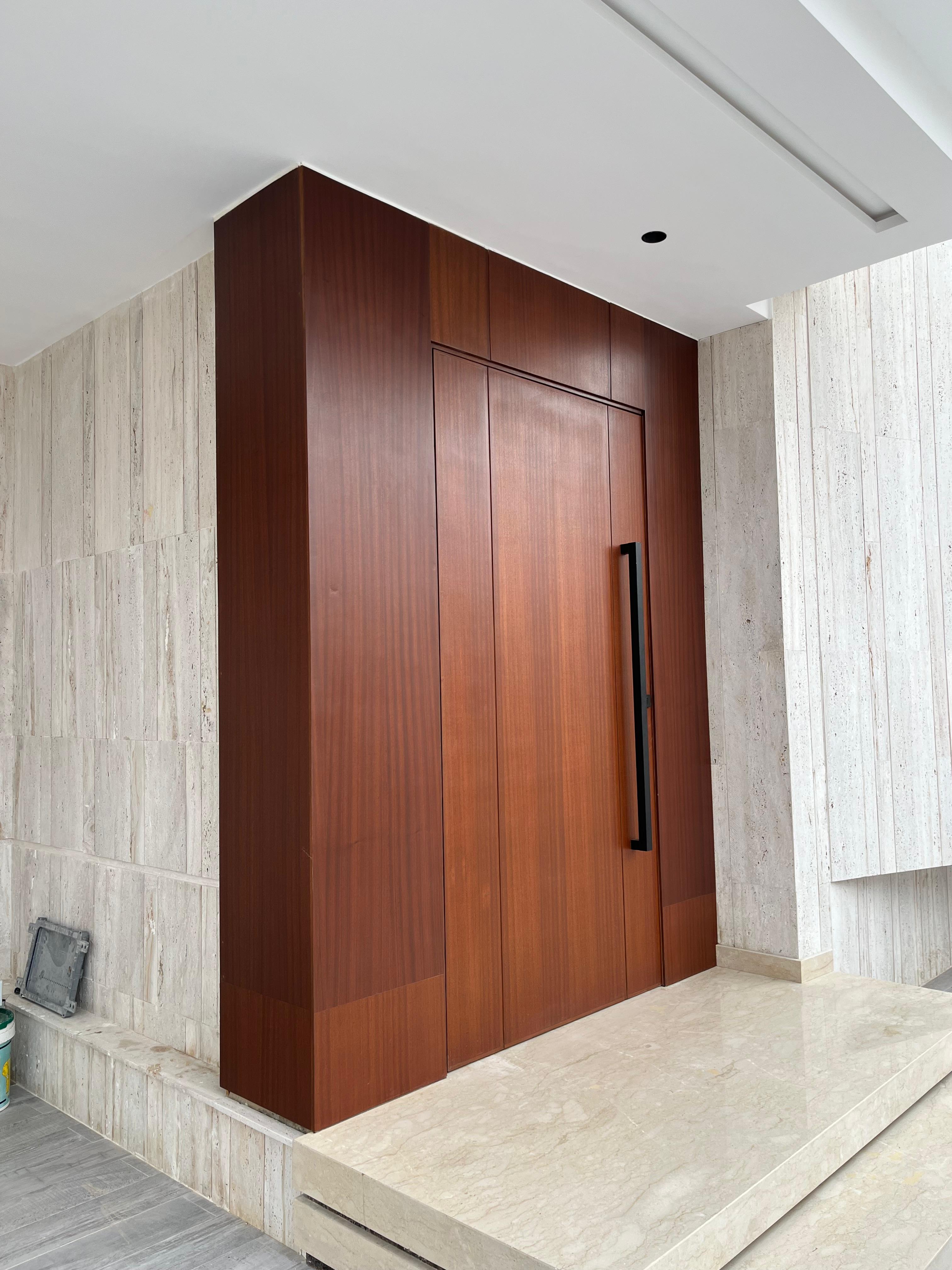 Entrée Monumentale et Minimaliste